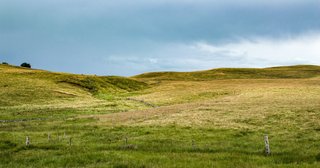 Landschappelijke vergezichten over het platteland vanaf de groenewegen in de Gers, met glooiende heuvels en landbouwgrond.