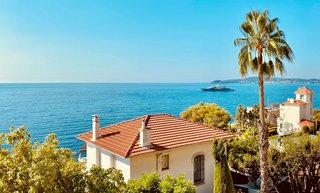 Villa française offrant de magnifiques vues sur la mer Méditerranée. Villa française offrant de magnifiques vues sur la mer Méditerranée.