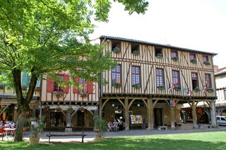 Mirepoix, France : le centre historique de la ville. Mirepoix, France : le centre historique de la ville.
