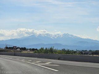 Panoramisch uitzicht op de Pyreneeën in Occitanië, Frankrijk.