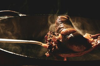 Le célèbre et copieux cassoulet de Castelnaudary - Aude, une région où chaque bouchée raconte une histoire. Le célèbre et copieux cassoulet de Castelnaudary - Aude, une région où chaque bouchée raconte une histoire.