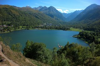 Profitez de l'été dans les Pyrénées en explorant les lacs, randonnées et villages cachés