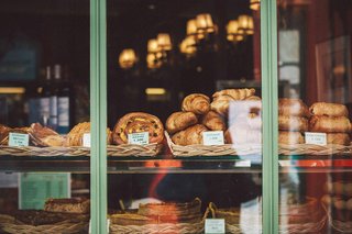 La vie en petite ville en Occitanie combine la praticité, les commodités locales et le charme traditionnel français, le tout avec un rythme de vie détendu. La vie en petite ville en Occitanie combine la praticité, les commodités locales et le charme traditionnel français, le tout avec un rythme de vie détendu.