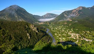 L’Ariège conjugue des paysages de montagne sublimes et un mode de vie accessible financièrement. L’Ariège conjugue des paysages de montagne sublimes et un mode de vie accessible financièrement.