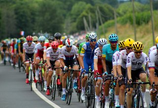 Chaque été, le Tour de France apporte enthousiasme, couleurs et esprit de fête aux villes et aux villages d’Occitanie. Chaque été, le Tour de France apporte enthousiasme, couleurs et esprit de fête aux villes et aux villages d’Occitanie.