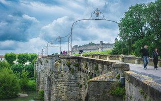 La Cité médiévale de Carcassonne, qui illustre la vie quotidienne en milieu rural en France. La Cité médiévale de Carcassonne, qui illustre la vie quotidienne en milieu rural en France.